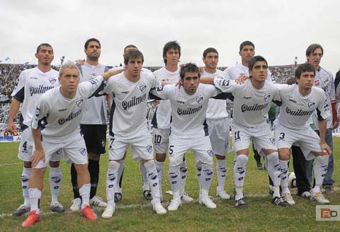 http://derabonaalangulo.files.wordpress.com/2010/07/equipo-de-quilmes.jpg